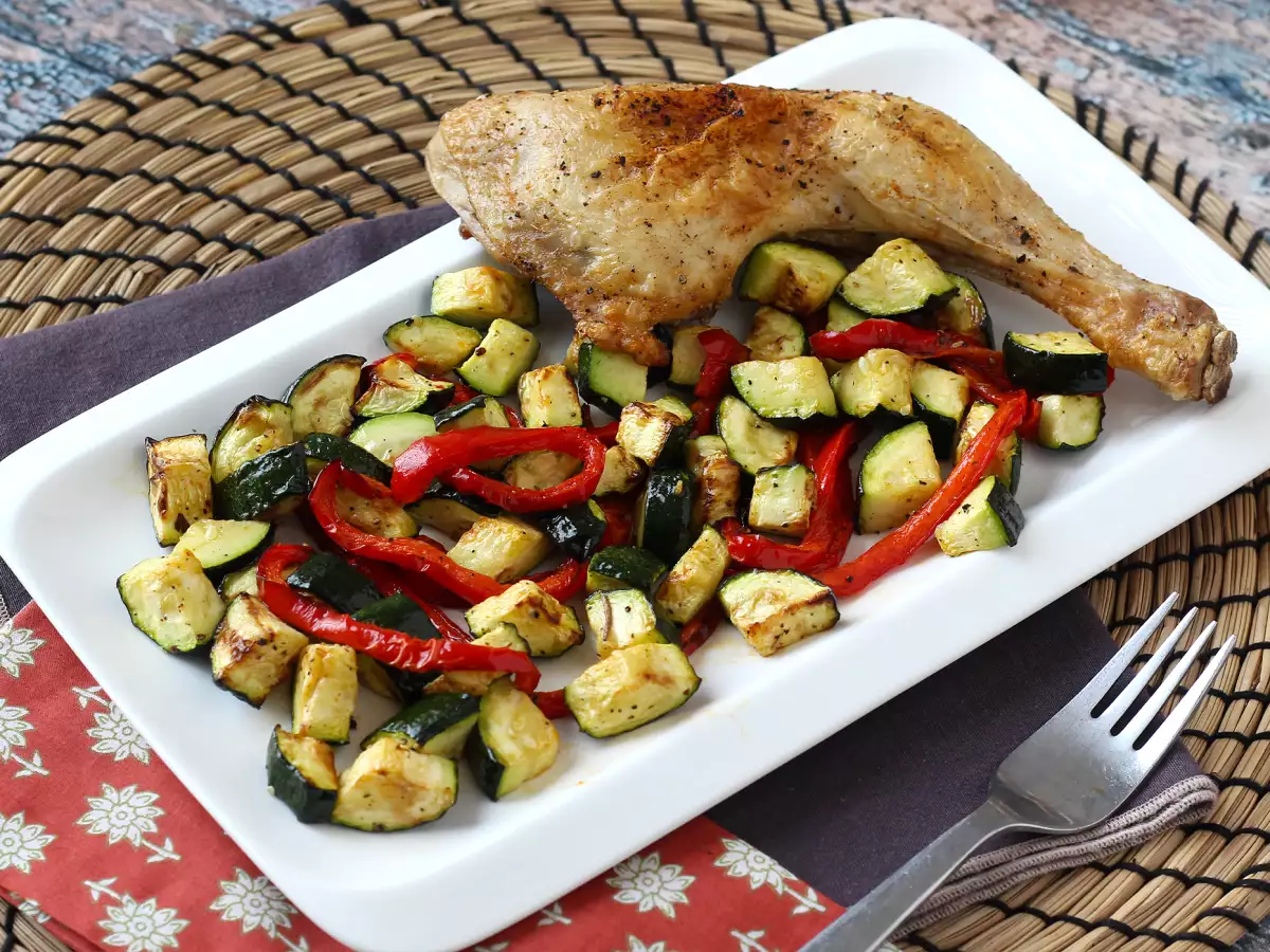 Chicken with peppers and zucchini in the air fryer: ready in 20 minutes! - photo 3