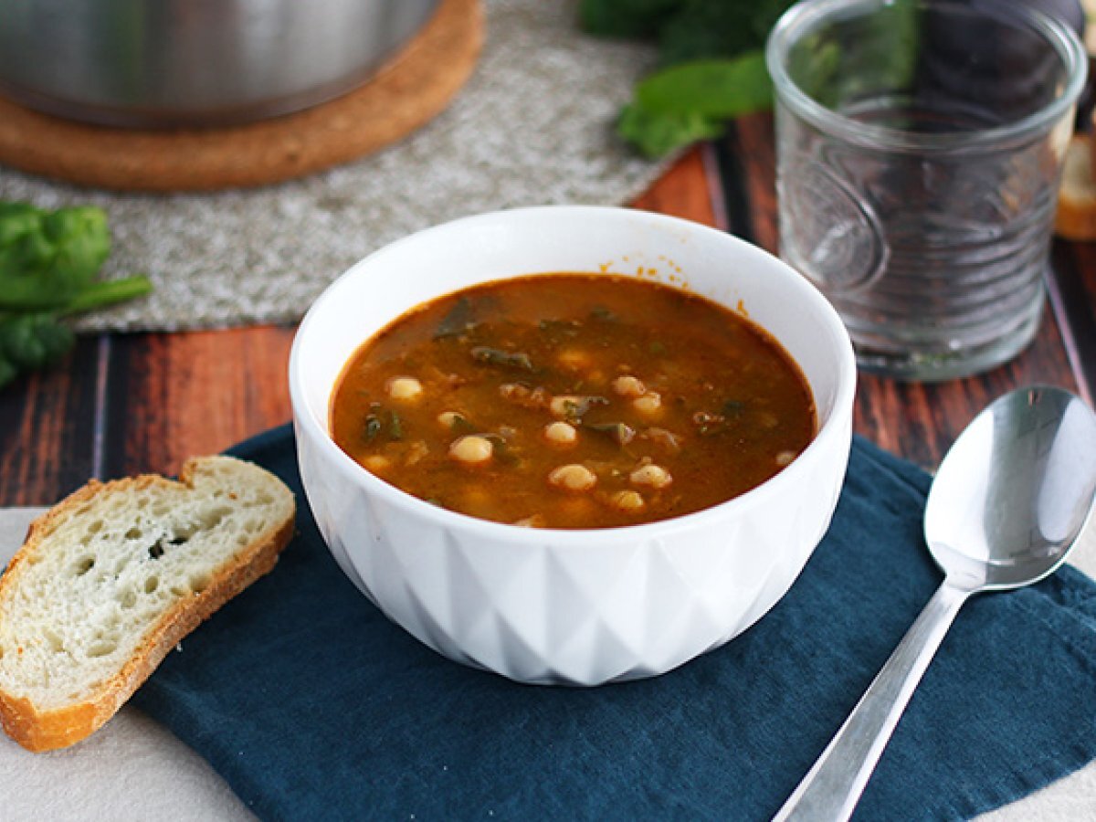 Chickpea and spinach soup