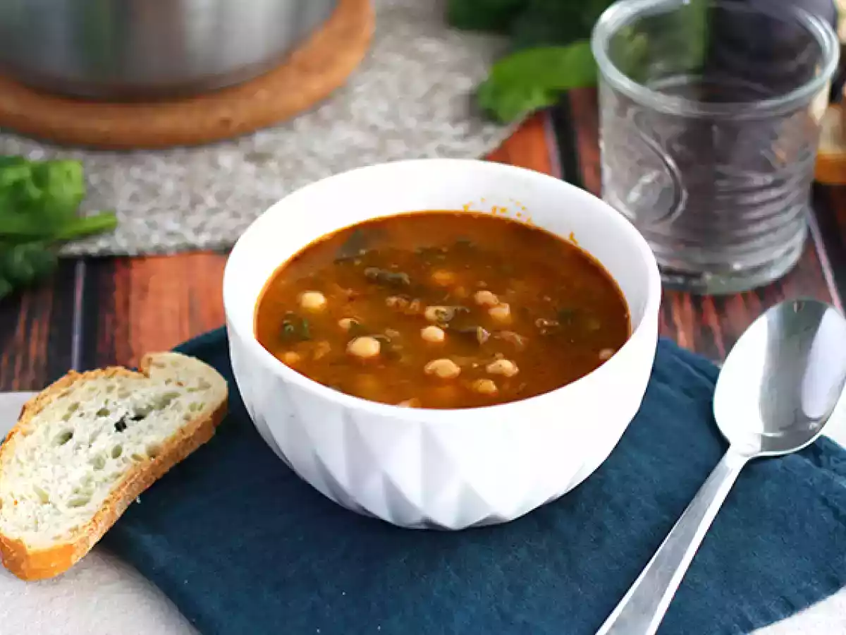 Chickpea and spinach soup