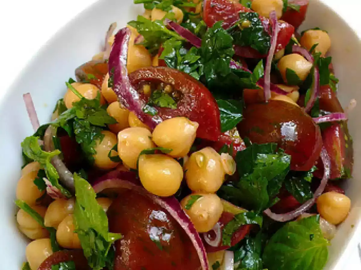 Chickpea and tomato salad - photo 2