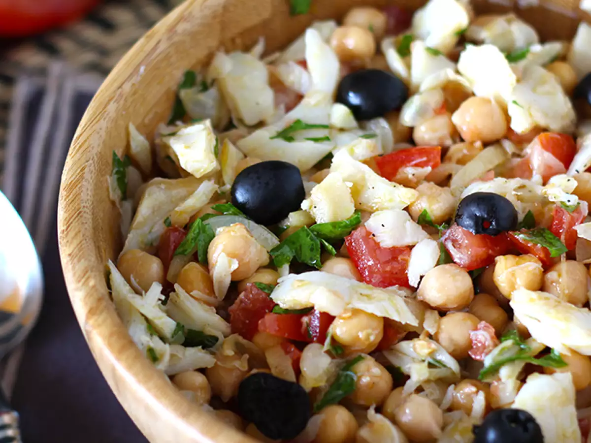 Chickpea salad with cod - photo 3