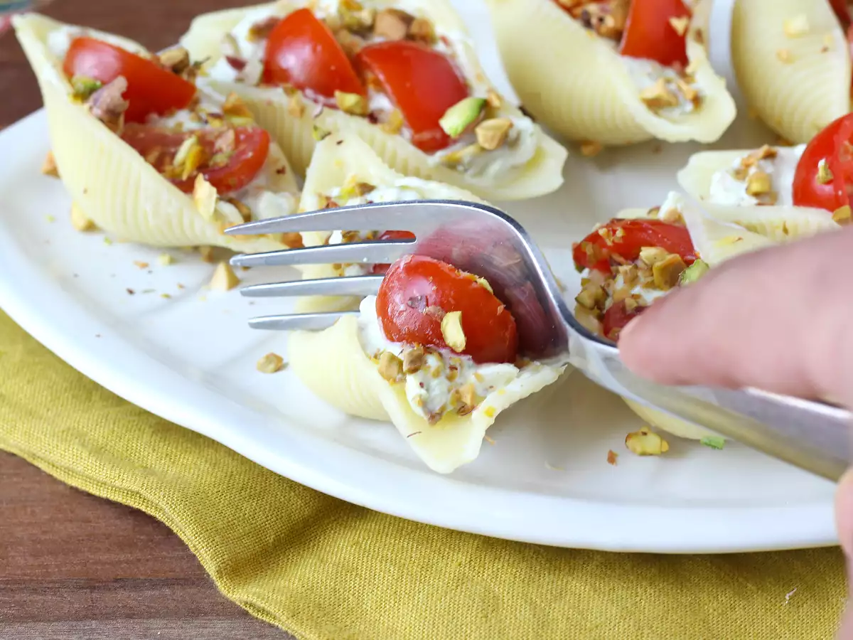 Chilled stuffed conchiglioni with stracciatella, pistachios, cherry tomatoes, and lemon - photo 6