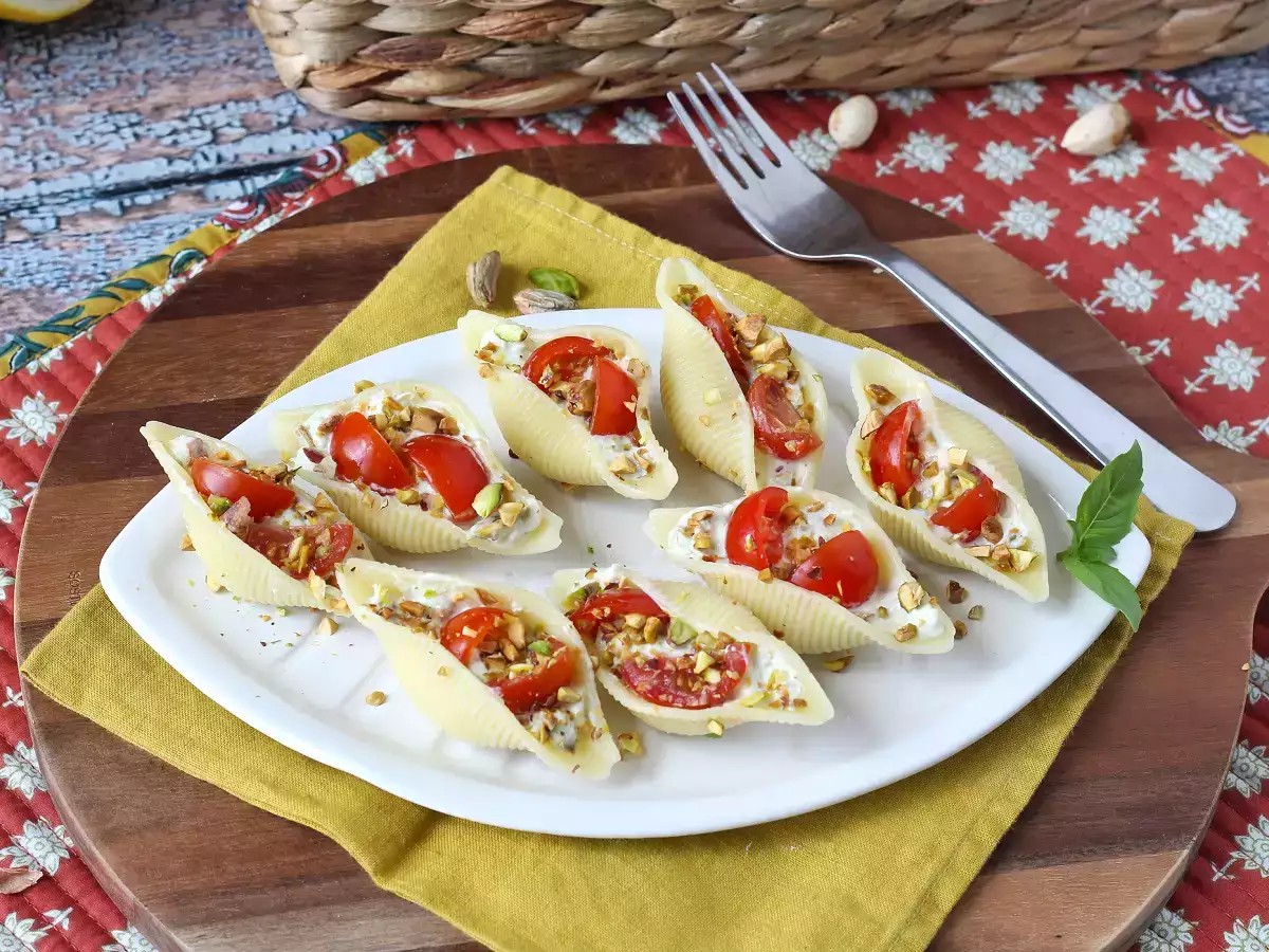 Chilled stuffed conchiglioni with stracciatella, pistachios, cherry tomatoes, and lemon - photo 7