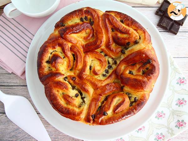 Chinese brioche filled with vanilla custard and chocolate chips