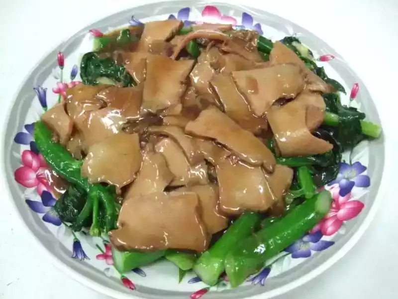 Abalone and chinese broccoli recipe: a tasty dish