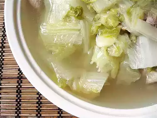 Chinese cabbage soup recipe with pork bones