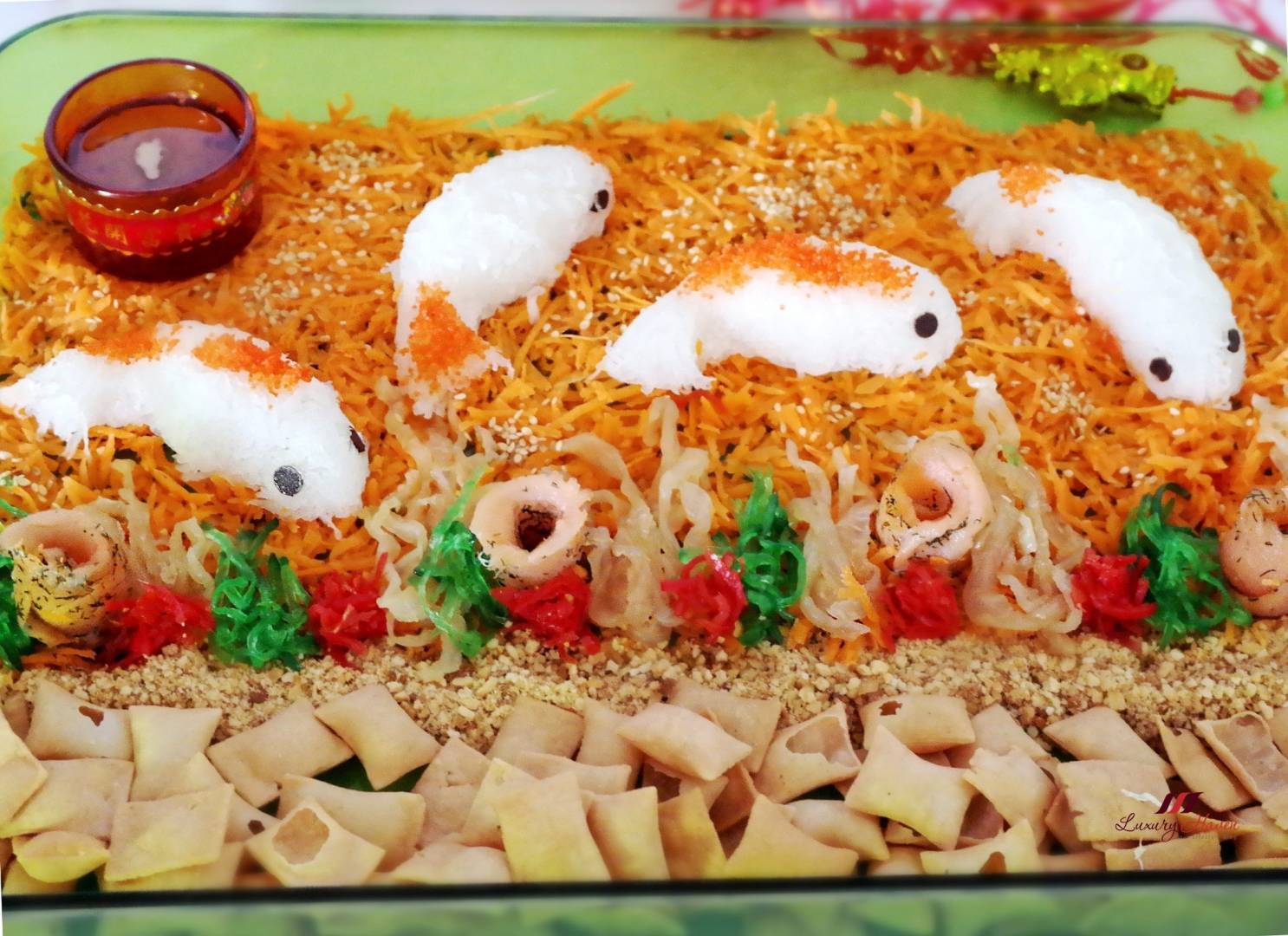 Chinese new year salmon yu sheng with jellyfish - Recipe Petitchef