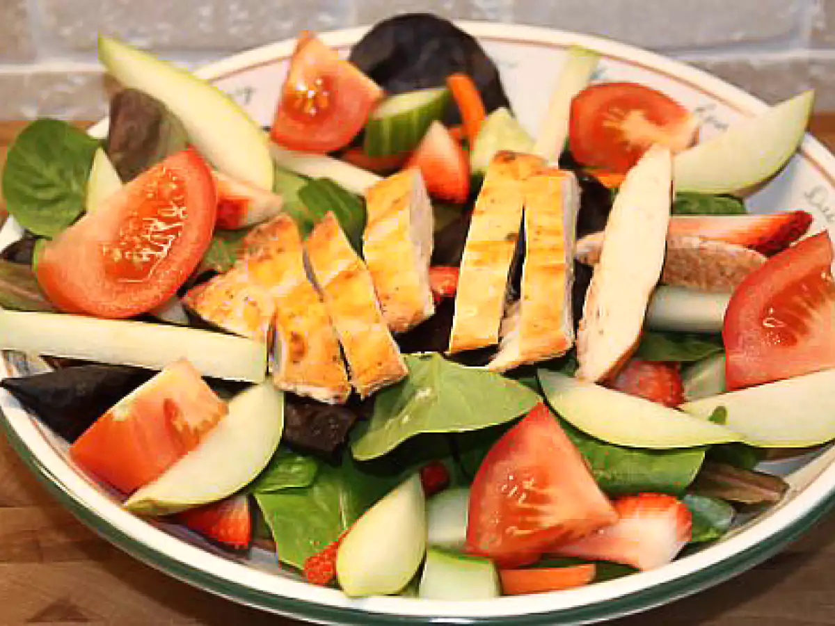 Chipotle Chicken and Pear Salad - photo 2