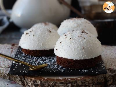 Chocolate and coconut dessert, melting and crunchy!