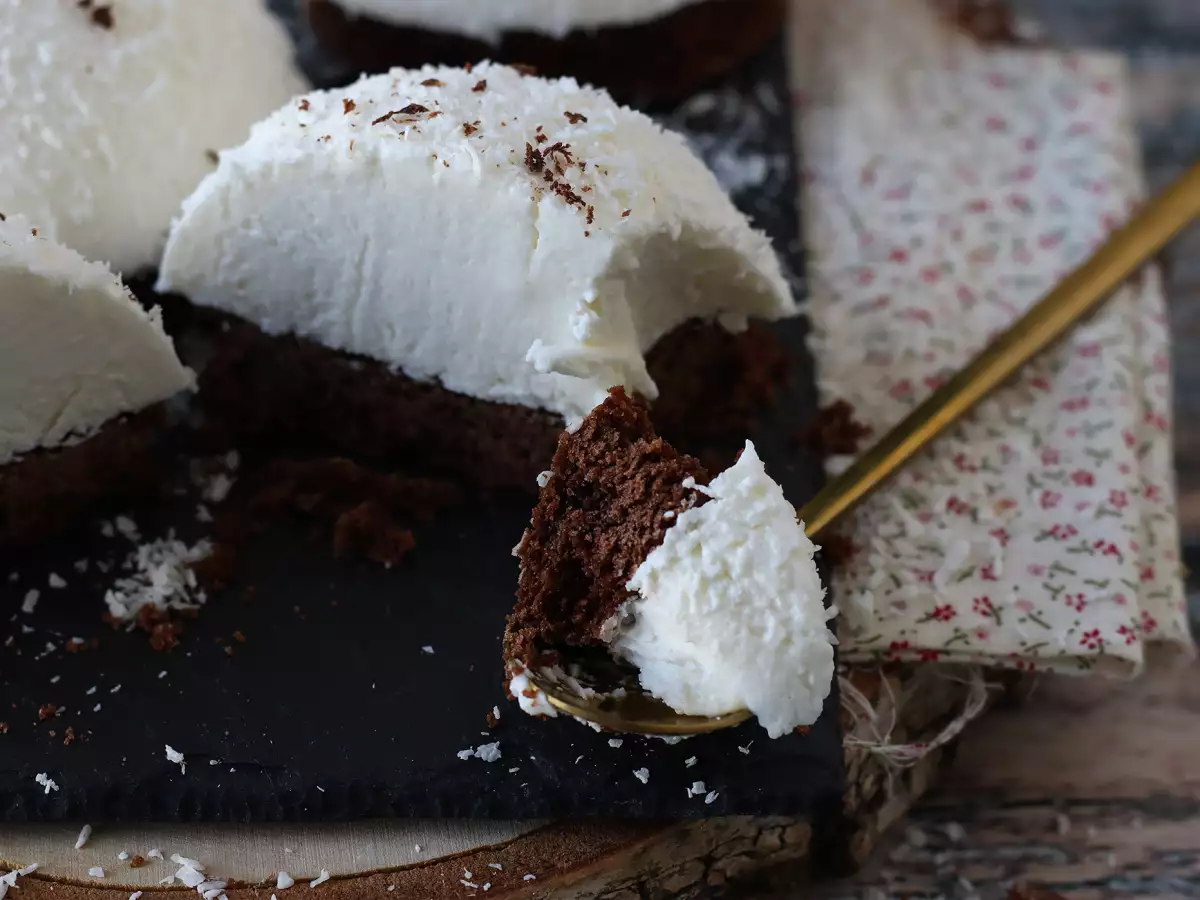 Chocolate and coconut dessert, soft and crunchy! - photo 2