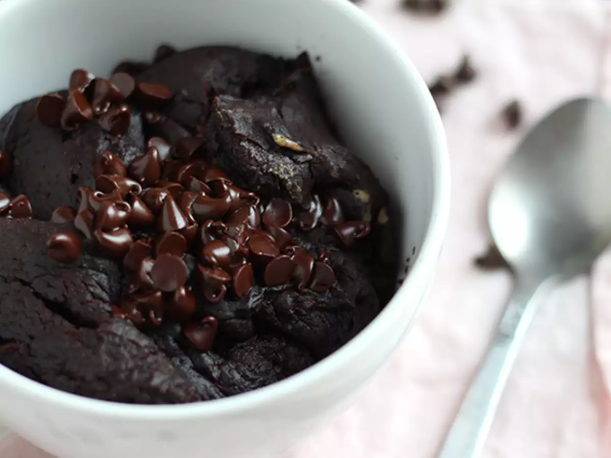 Chocolate and peanut butter mug cake in the microwave in 1 minute - photo 2