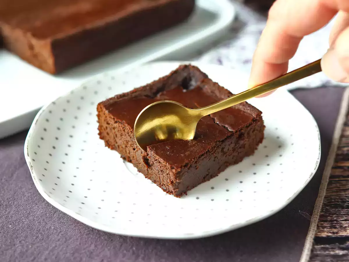 Chocolate and Red Kidney Bean Protein Brownie - photo 2