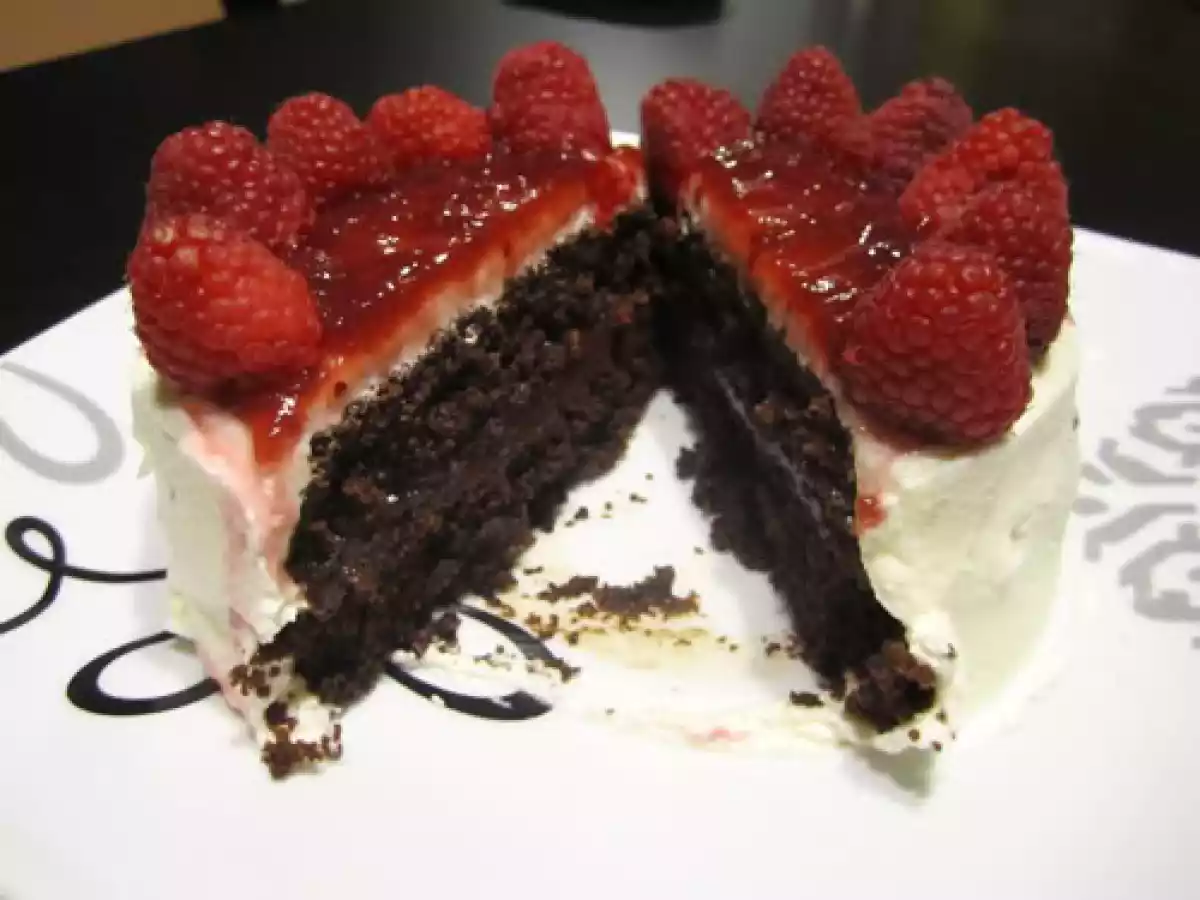 Chocolate cake with Raspberry & Ganache filling