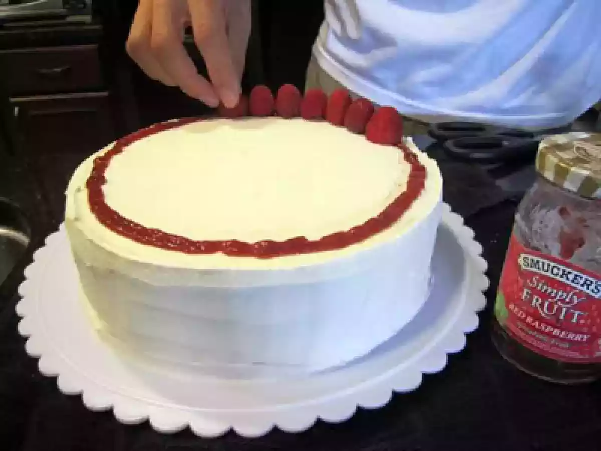 Chocolate cake with Raspberry & Ganache filling - photo 4