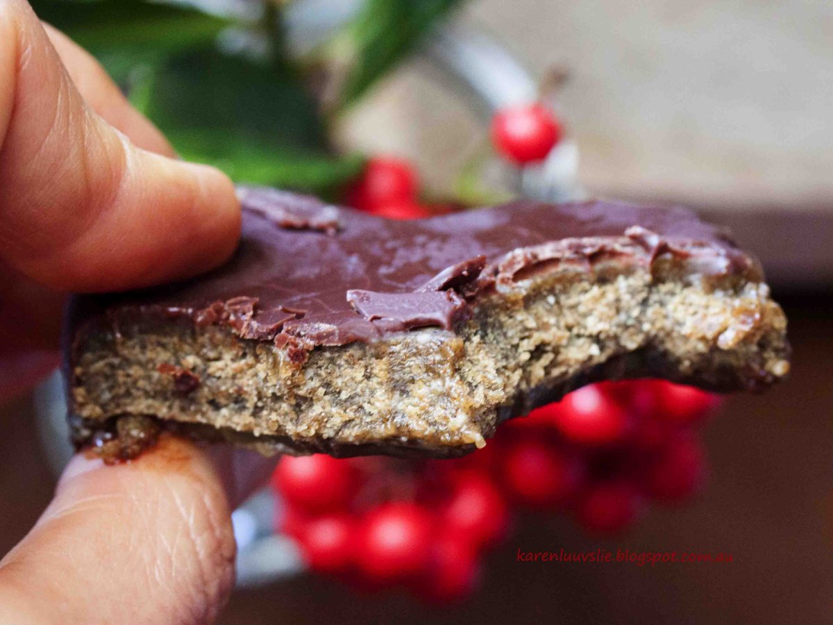 Chocolate coated banana heart cookies - photo 3