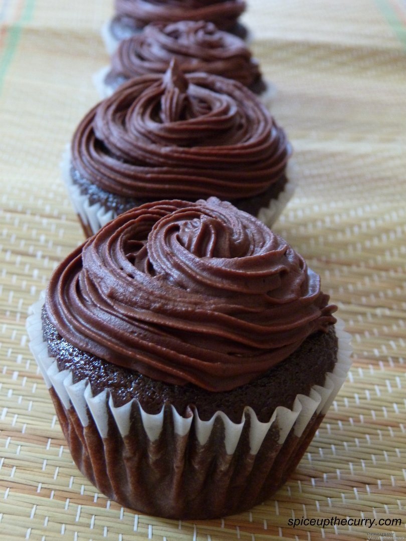 Chocolate cupcakes (egg less) Recipe Petitchef
