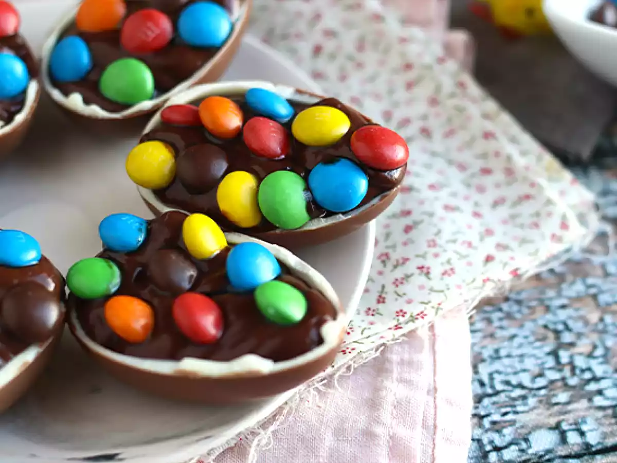 Chocolate easter eggs filled with chocolate custard and topped with m&m's - photo 2