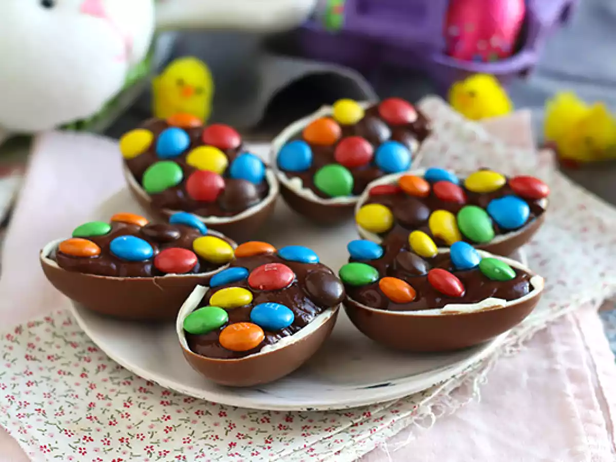 Chocolate easter eggs filled with chocolate custard and topped with m&m's - photo 3