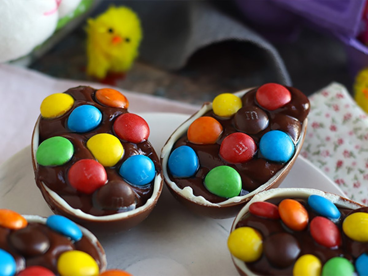 Chocolate Easter eggs stuffed with chocolate custard and topped with M&M's - photo 4