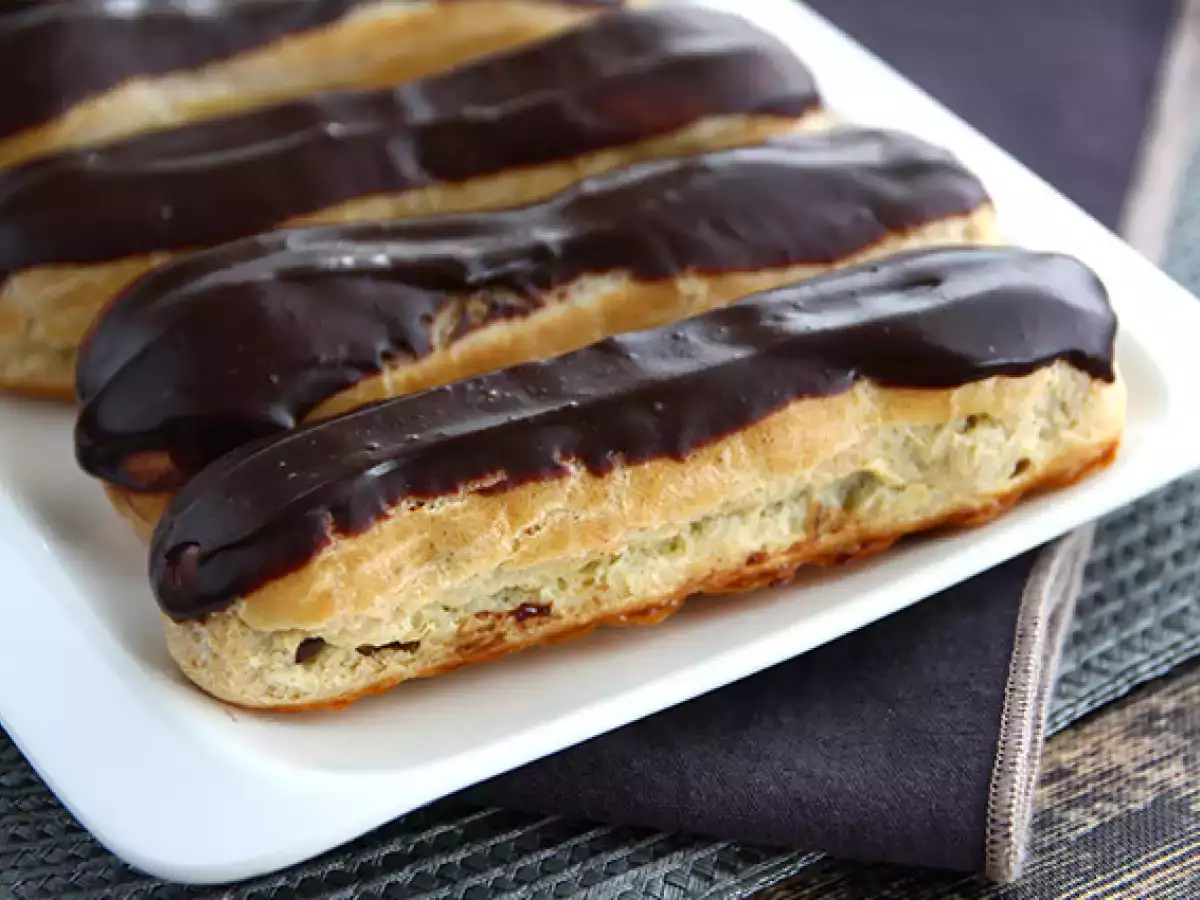 Chocolate eclairs - Learn French pastry step by step!