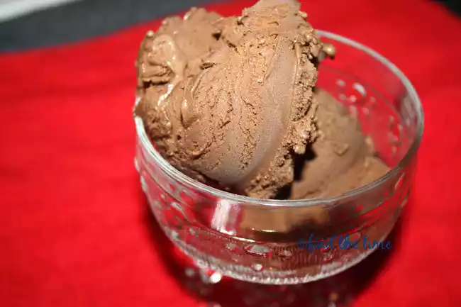 Chocolate ice cream recipe: easy homemade treat