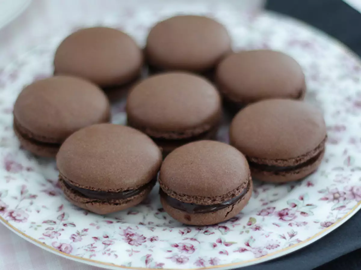 Chocolate macarons: recipe and tips - photo 4