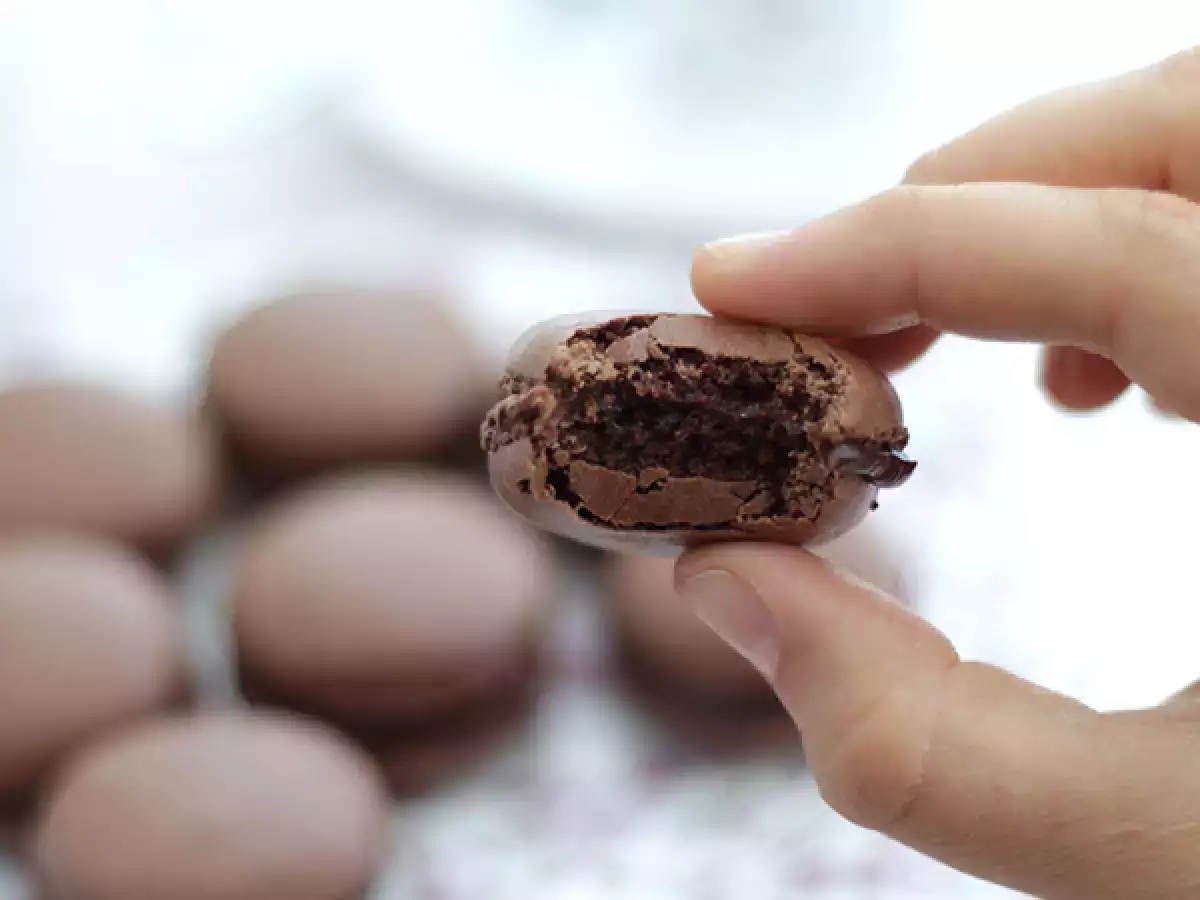 Chocolate macaroons, recipe and tips - French macarons - photo 2