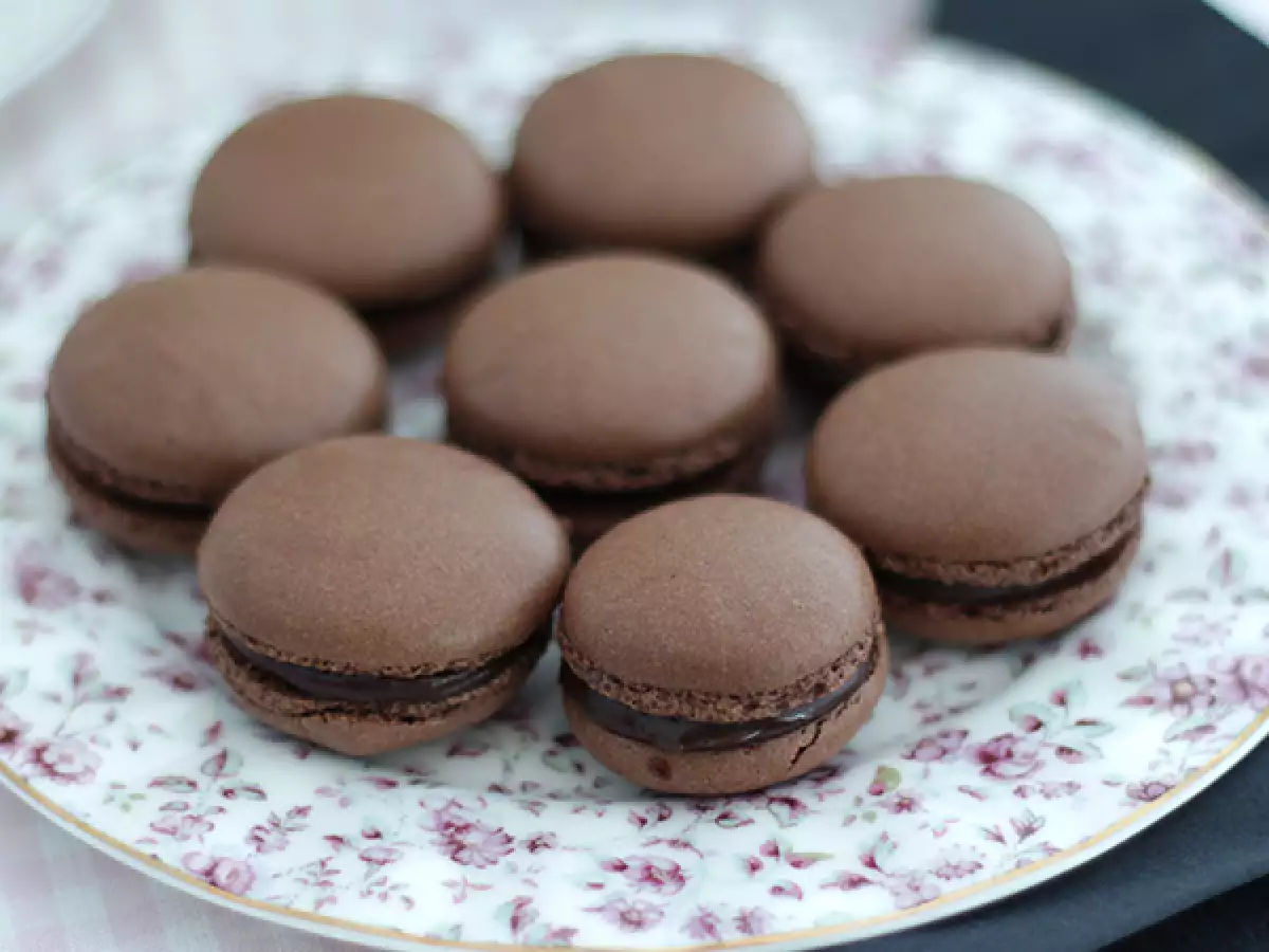 Chocolate macaroons, recipe and tips - French macarons - photo 4