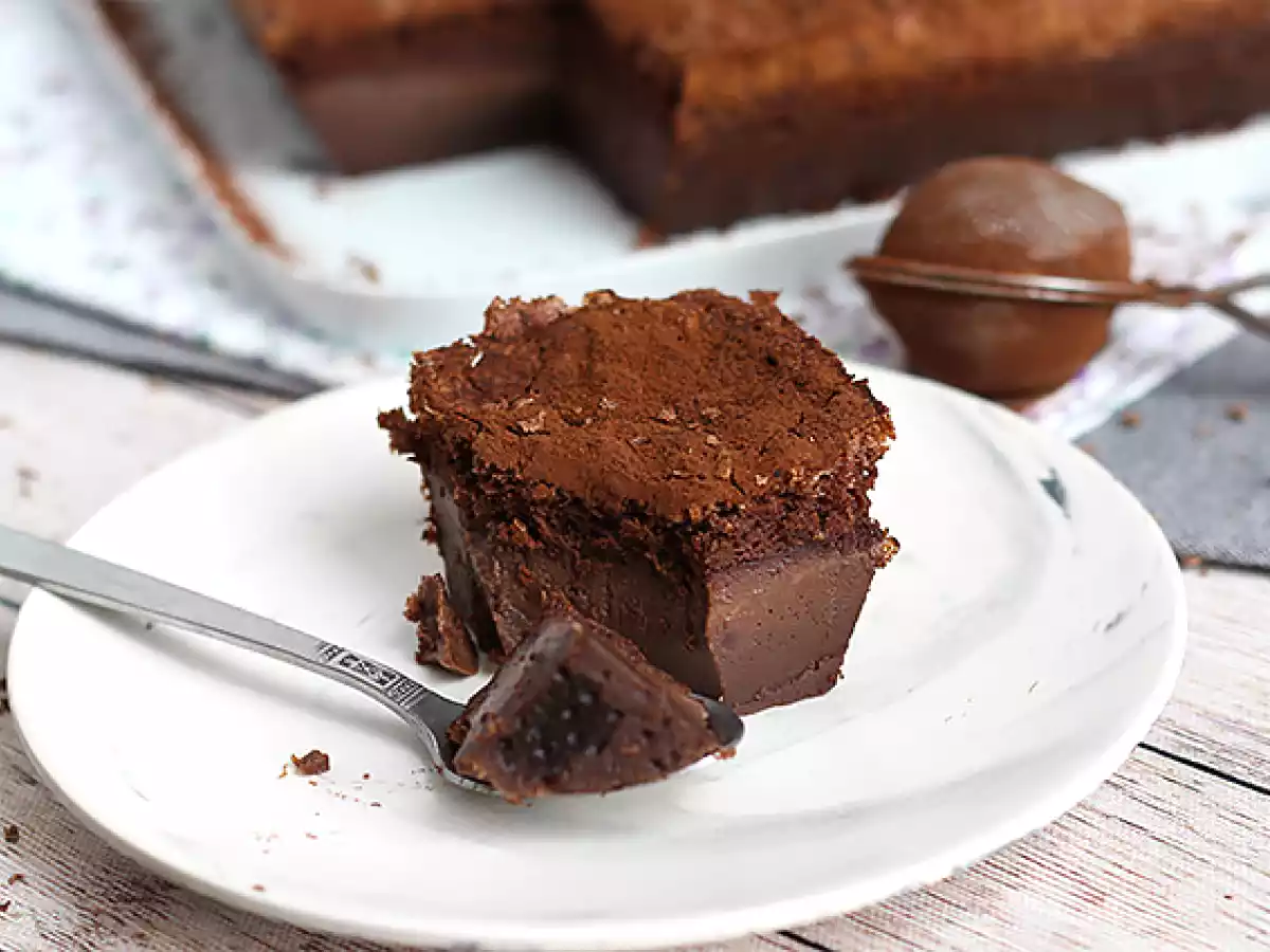 Chocolate magic cake