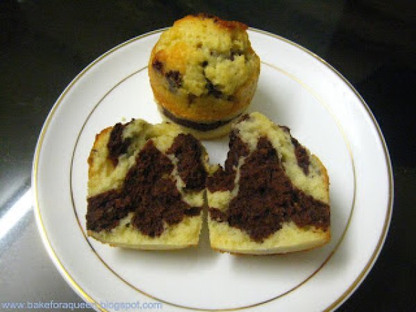 Easy Pumpkin Marble Cupcake Recipe - Something Swanky