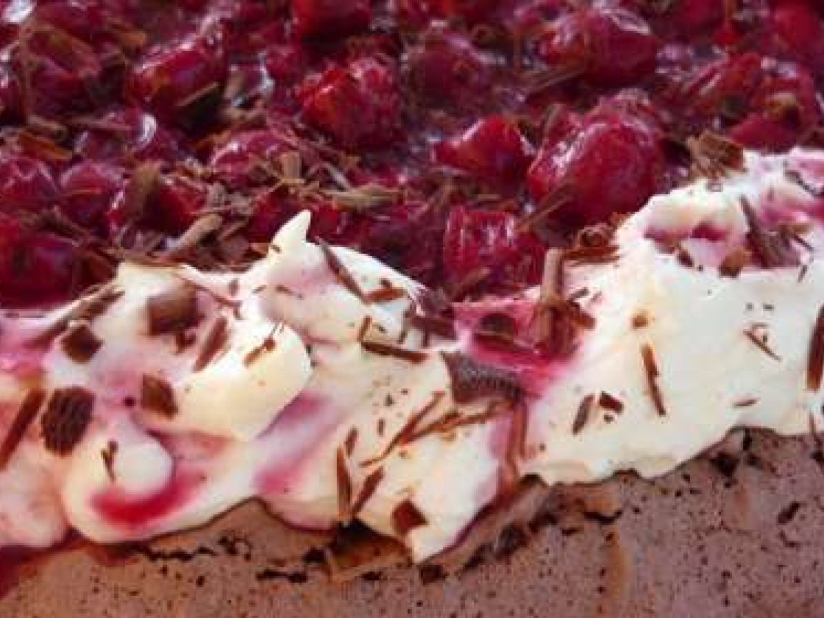 CHOCOLATE PAVLOVA WITH SOUR CHERRY - photo 2