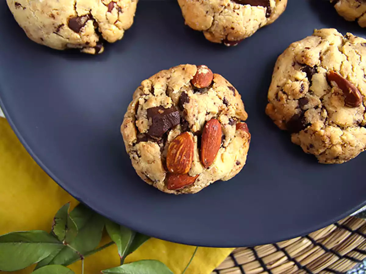 Chocolate, peanut and almond cookies - photo 3