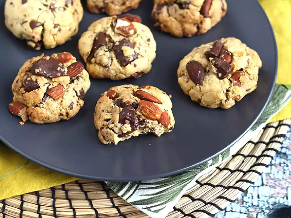 Chocolate, peanut and almond cookies - photo 4