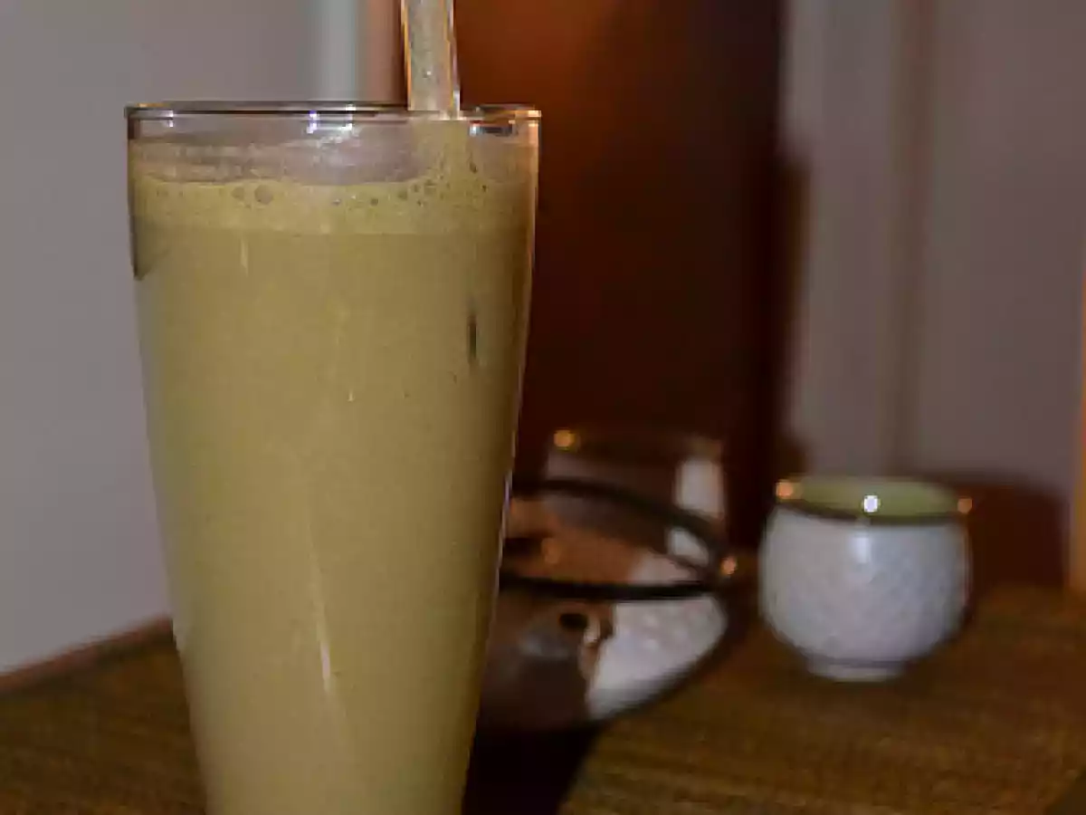 Chocolate Peanut Butter Green Monster Smoothie and Workouts