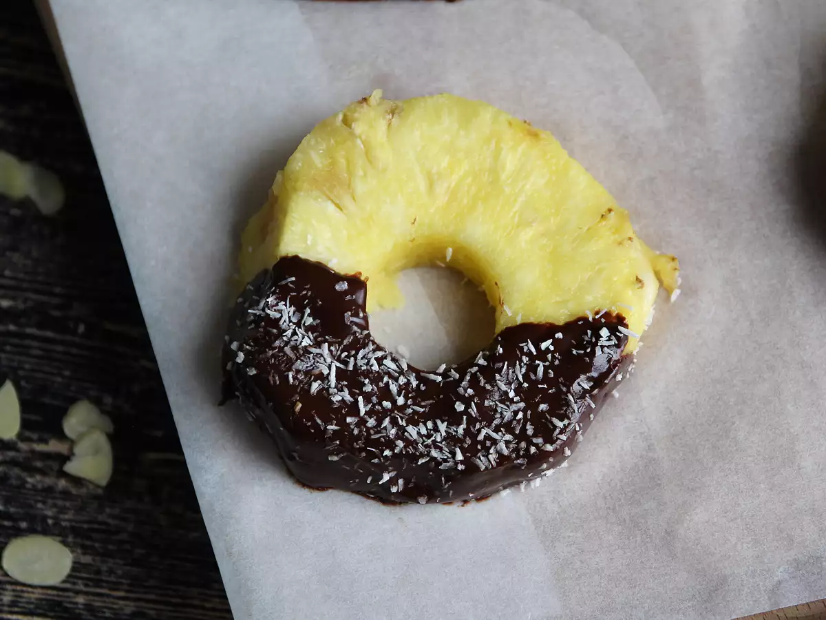 Chocolate pineapple: the perfect dessert to make with kids - photo 2