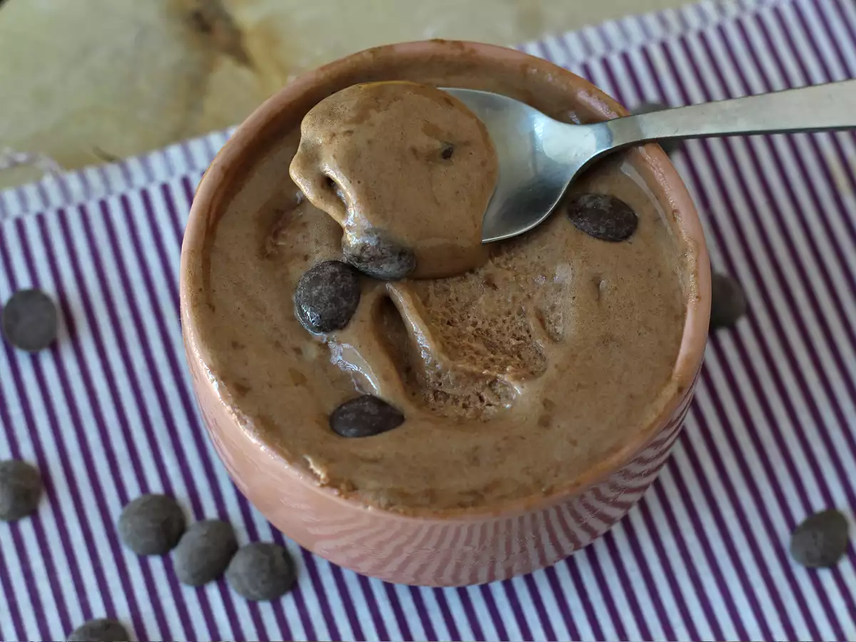 Chocolate whey high-protein ice cream, ready in 5 minutes!