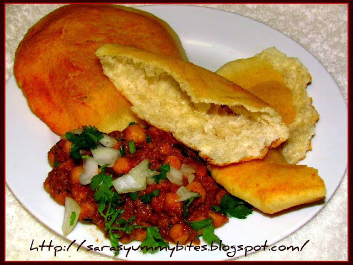 Chole Batura / chola poori & Chana masala - photo 3