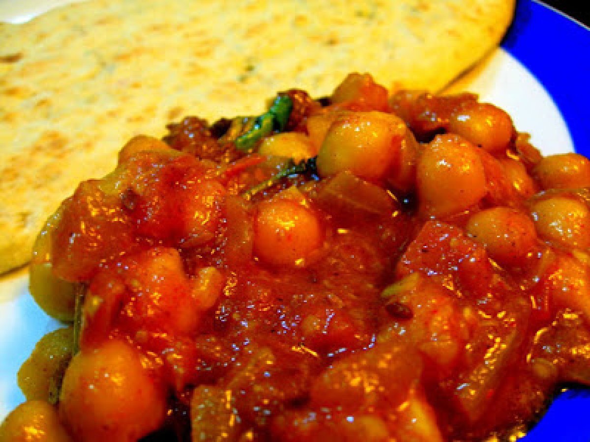 Chole Masala/Chana Masala(Spicy ChickPeas)