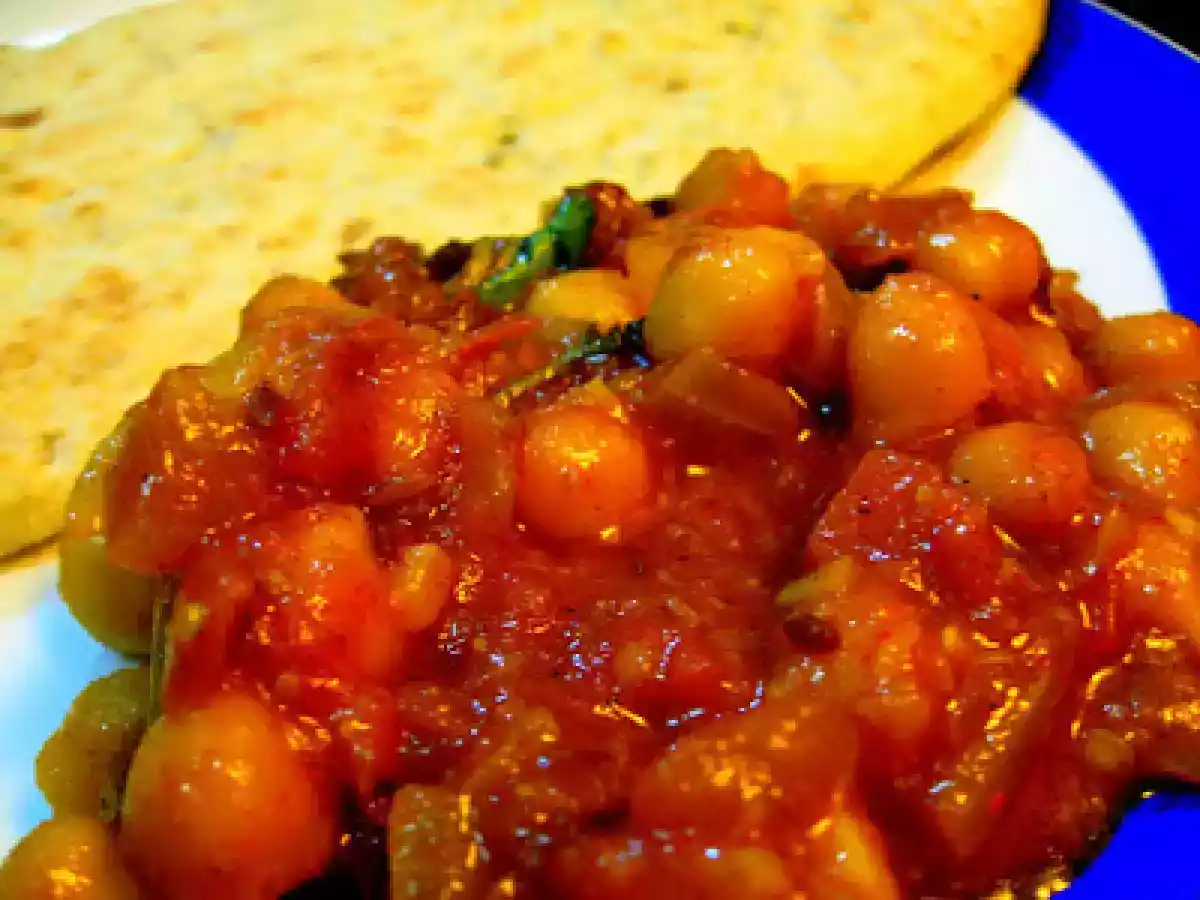 Chole Masala/Chana Masala(Spicy ChickPeas)