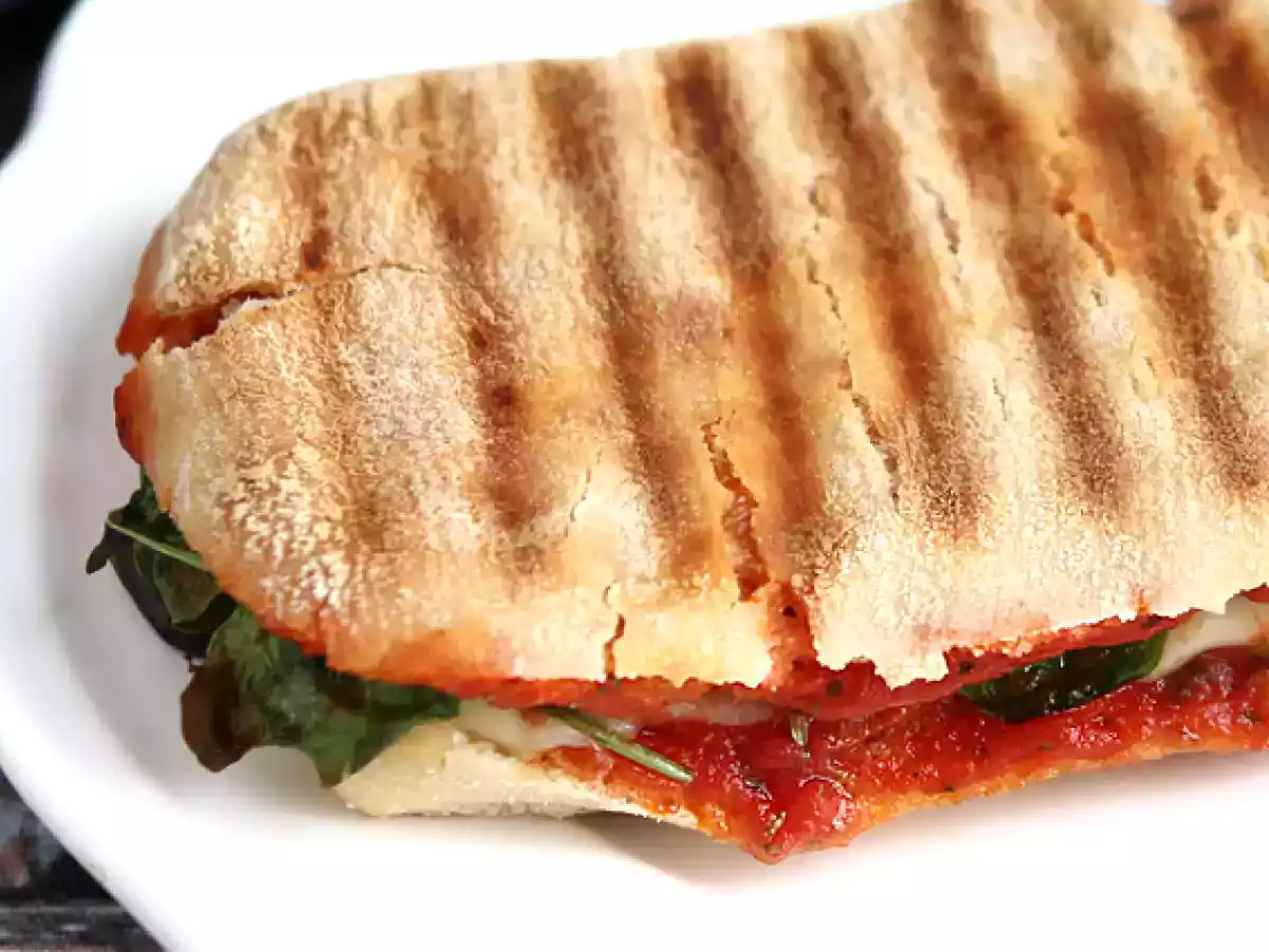 Chorizo and emmental cheese panini - photo 3