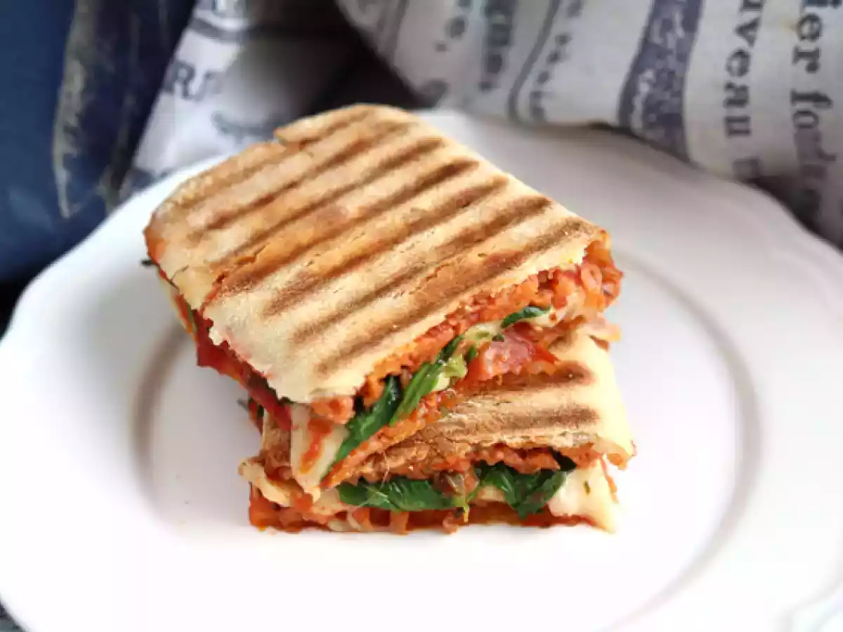 Chorizo and emmental cheese panini - photo 4