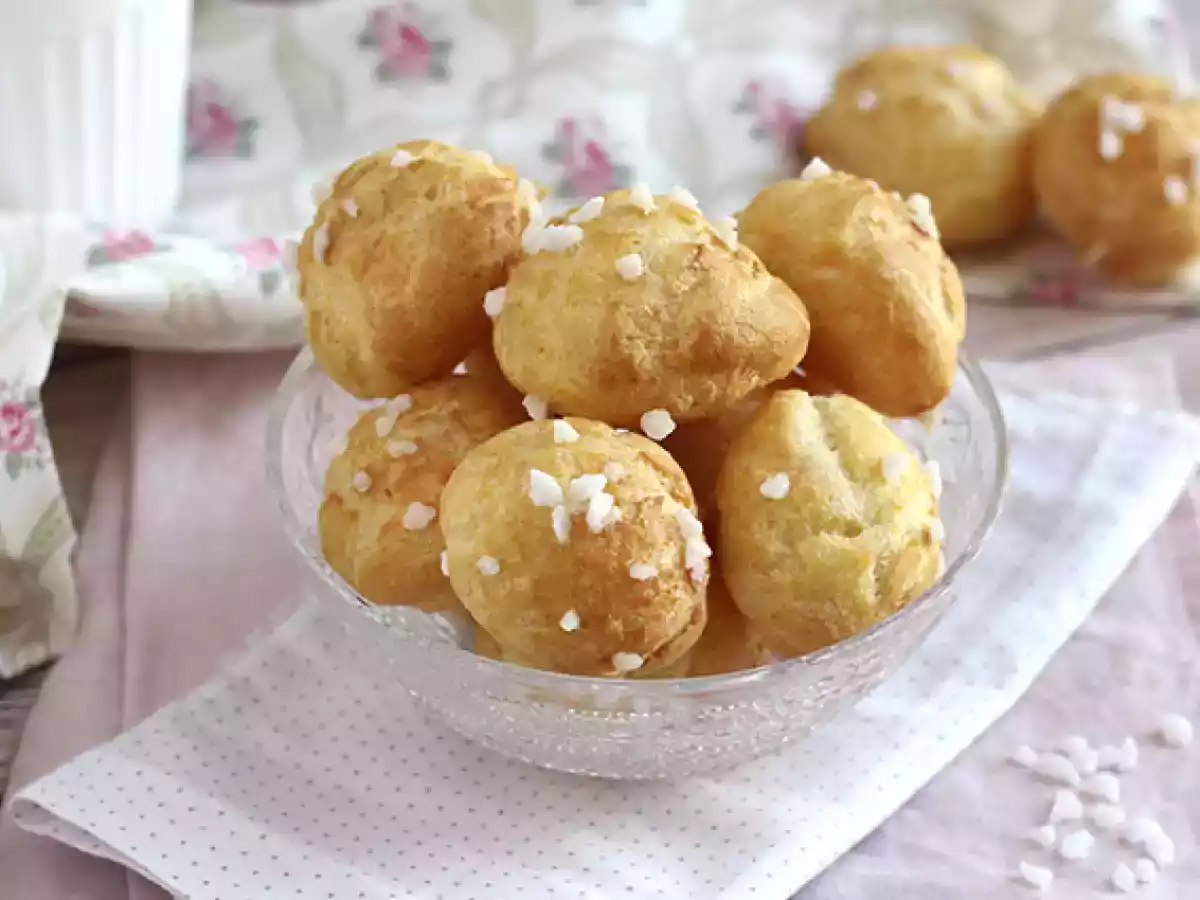 Chouquettes: choux pastry with pearl sugar