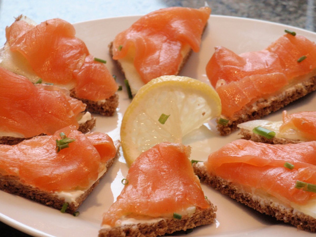 Christmas Appetizer: Irish Smoked Salmon (fresh off the plane)