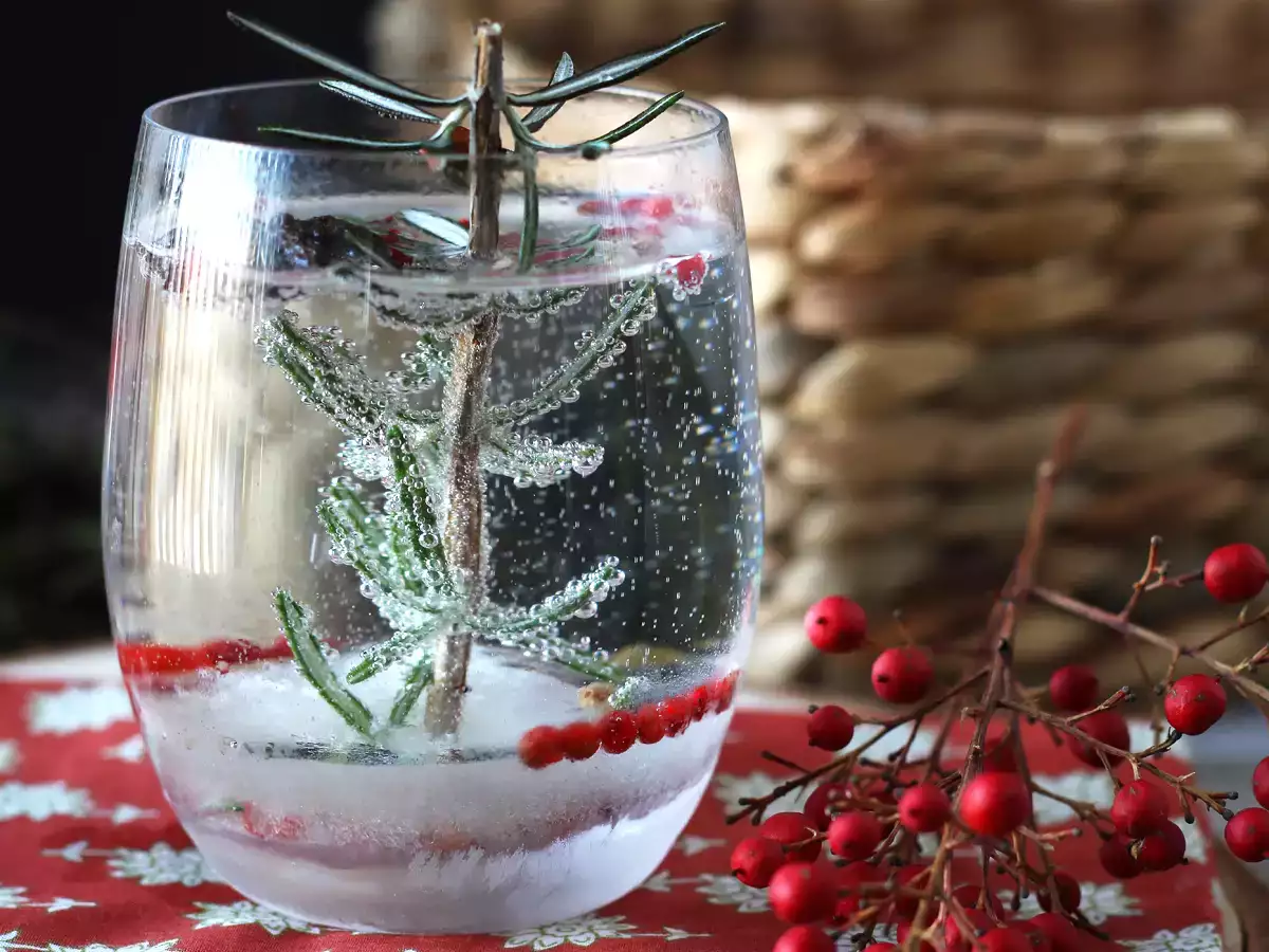 Christmas cocktail with a snow-covered fir tree inside - photo 3