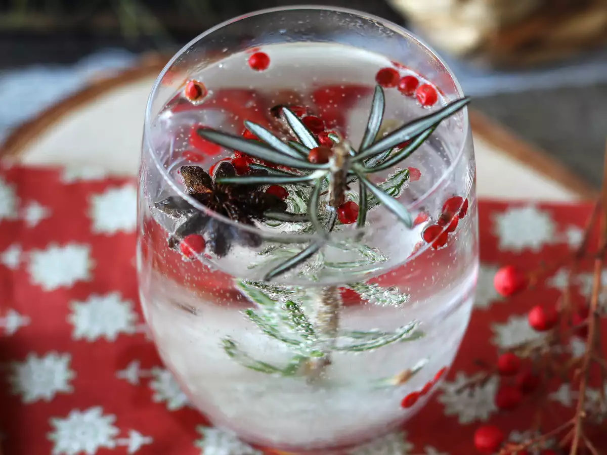 Christmas cocktail with a snow-covered fir tree inside - photo 4