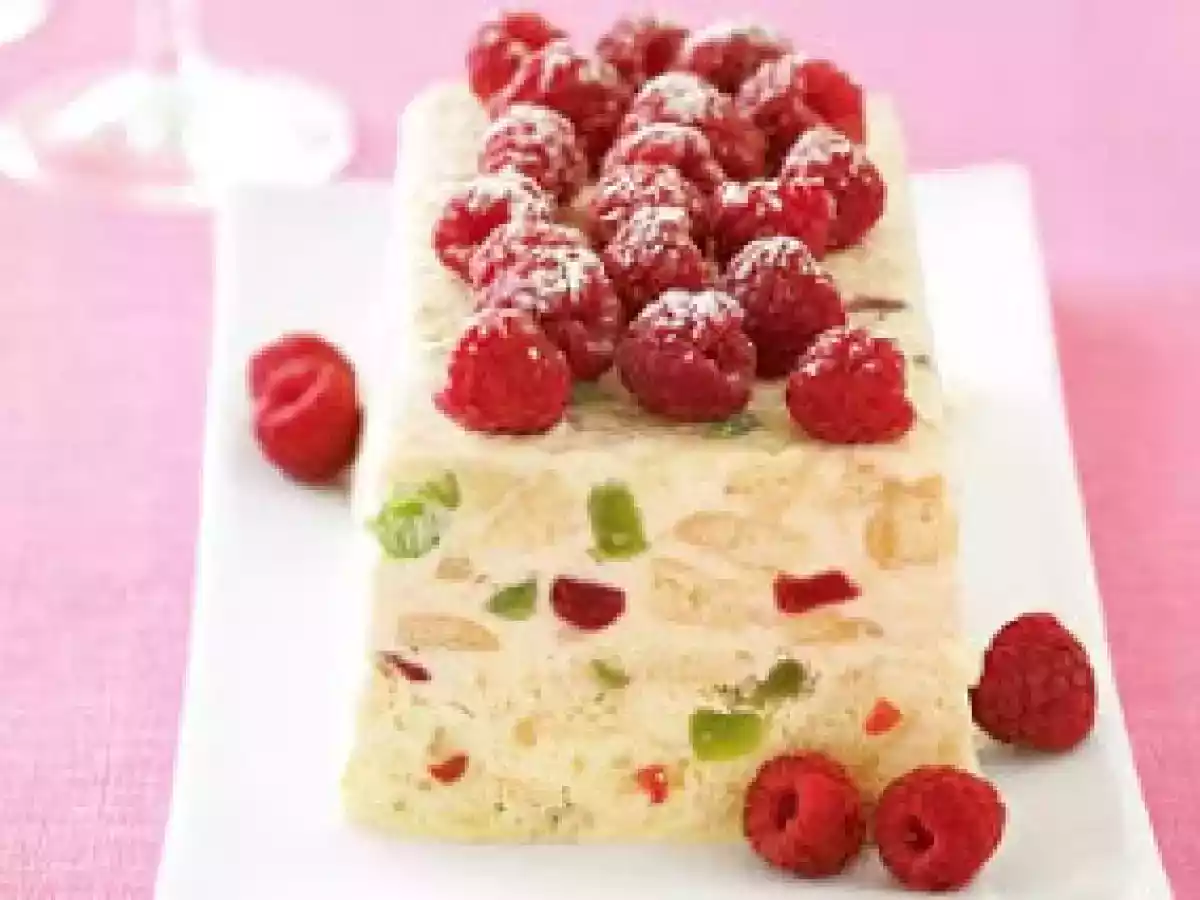 Christmas Easy ice cream crunch cake