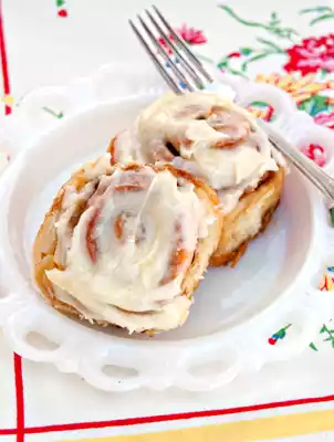 Cinnamon rolls recipe with cream cheese icing
