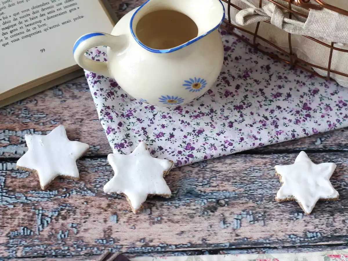 Cinnamon star cookies, the christmas classic