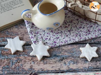 Cinnamon star cookies, the Christmas classic