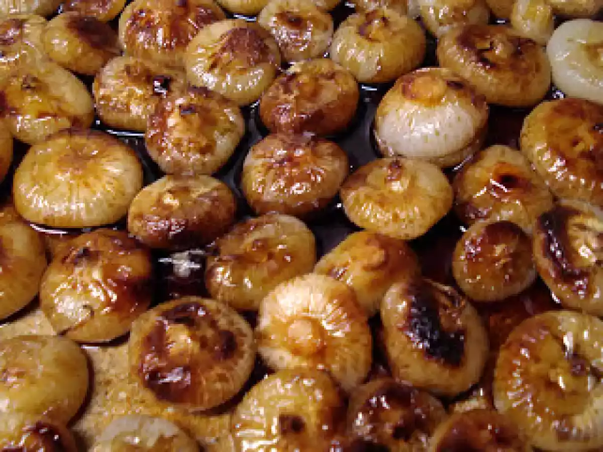 Cipolline in agrodolce Small onions in a balsamic vinegar reduction